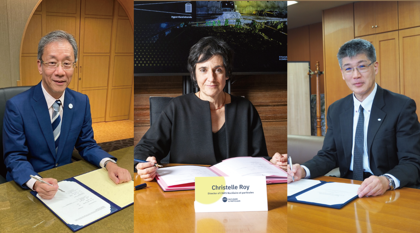 De gauche à droite : Teruo Fujii (président de l’Université de Tokyo), Christelle Roy (directrice de CNRS Nucléaire & Particules) et Shoji Asai (directeur général de KEK) signent le protocole d’accord en octobre 2024.  ©UTokyo, Cyril Frésillon / CNRS Images, KEK