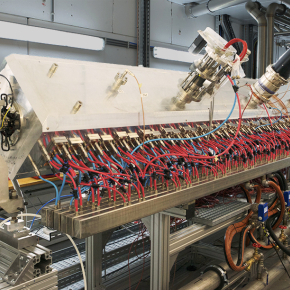Le RFQ focalise et pré-accélère les protons. Il fait partie de l'injecteur du futur accélérateur linéaire qui alimentera le réacteur de recherche nucléaire hybride du projet MYRRHA.